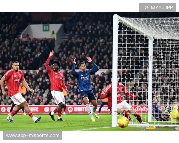 英超阿森纳领跑，弱旅逼平豪门成争冠变量